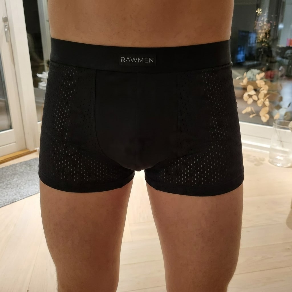 Cliente usando el bóxer negro RAWMEN